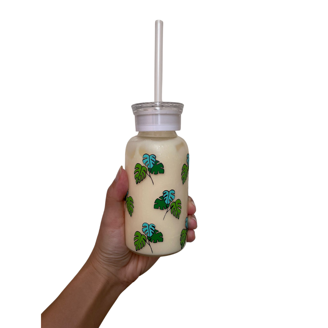 Glass tumbler with drinking straw and lid, personalized name can be added